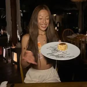 Little Woman Eats