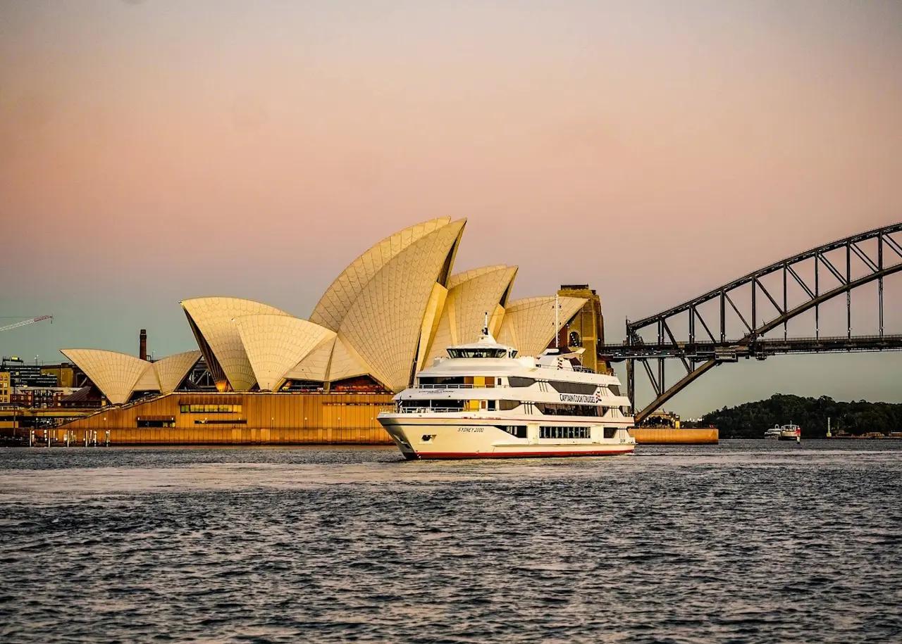 Captain Cook Cruises - Circular Quay