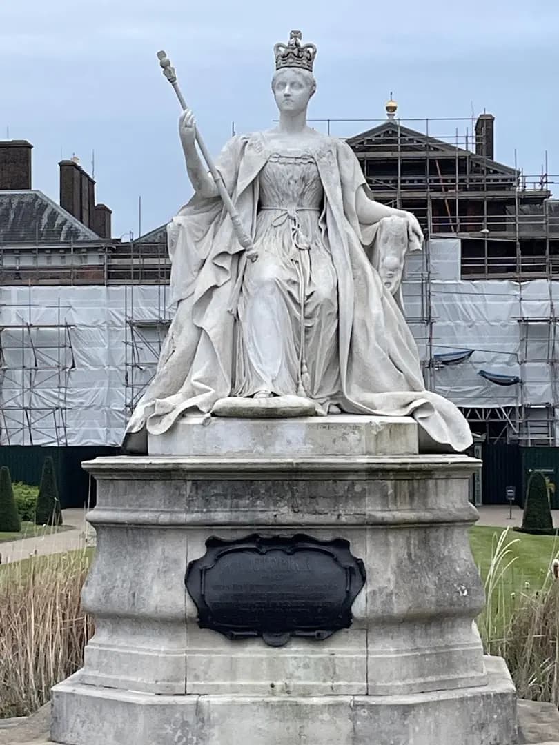 Queen Victoria Statue