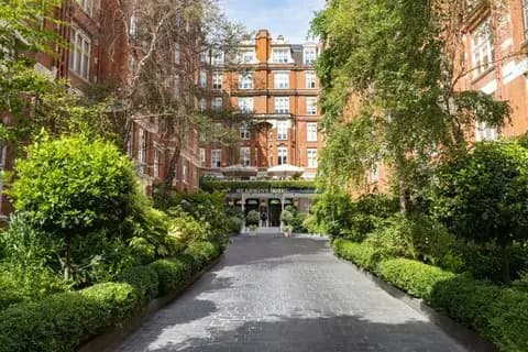 St. Ermin's Hotel, Autograph Collection